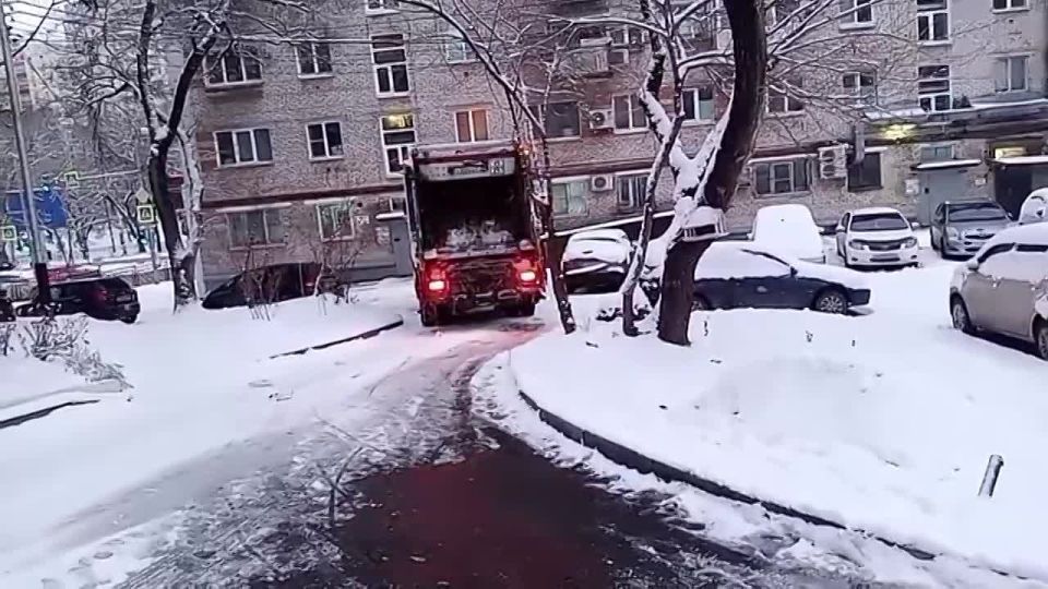 Случился снег: проблемы с вывозом ТКО отметил региональный оператор