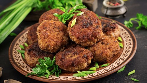 Повара неспроста добавляют в котлеты горчицу: колоссальную разницу заметите сразу