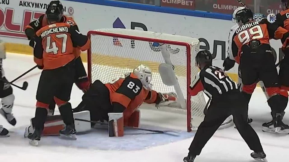 Кравцов после четырех неудач в НХЛ забил в первом же матче в России