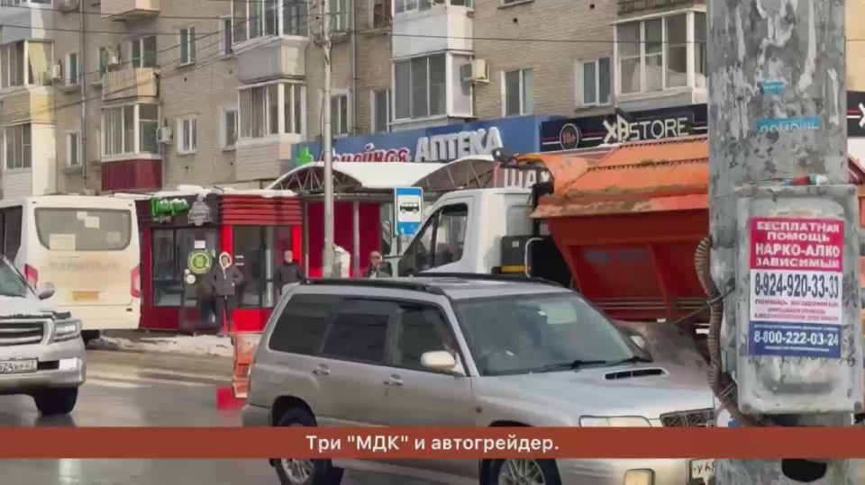 Мэр города дал поручение профильным службам оперативно реагировать на обращения горожан и вести работы по очистке улиц вплоть до полного устранения последствий снегопада