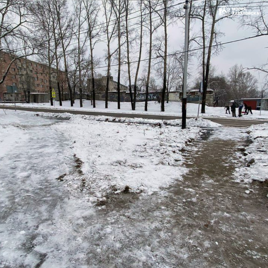 Силами комитета по управлению Индустриальным районом организованны работы по очистке пешеходных связей от снега в районе пересечения улиц П. Л. Морозова — Суворова, остановки общественного транспорта Сурикова Силами комитета по управлению Индустриальным районом организованны работы по очистке пешеходных связей от снега в районе пересечения улиц П. Л. Морозова — Суворова, остановки общественного транспорта Сурикова