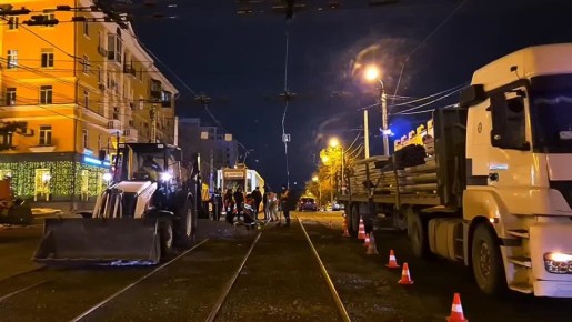 Подрядчик приступил к укладке покрытия с 21:00, работы будут завершены к 6:00 утра