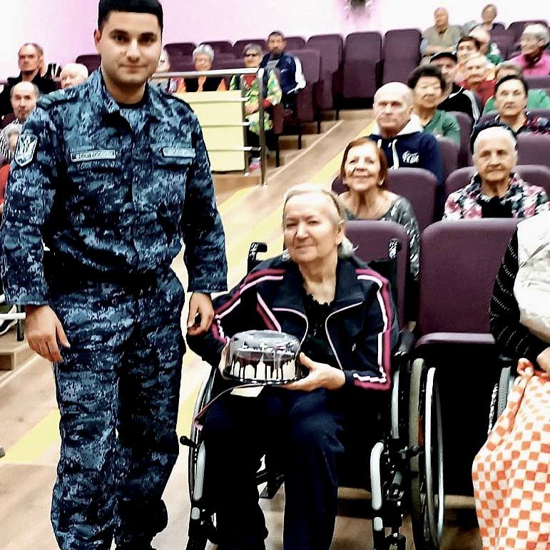 Во Всемирный день доброты хотим поделиться с вами историями судебных приставов, которые не только стоят на страже закона, но и вне службы помогают людям Во Всемирный день доброты хотим поделиться с вами историями судебных приставов, которые не только стоят на страже закона, но и вне службы помогают людям