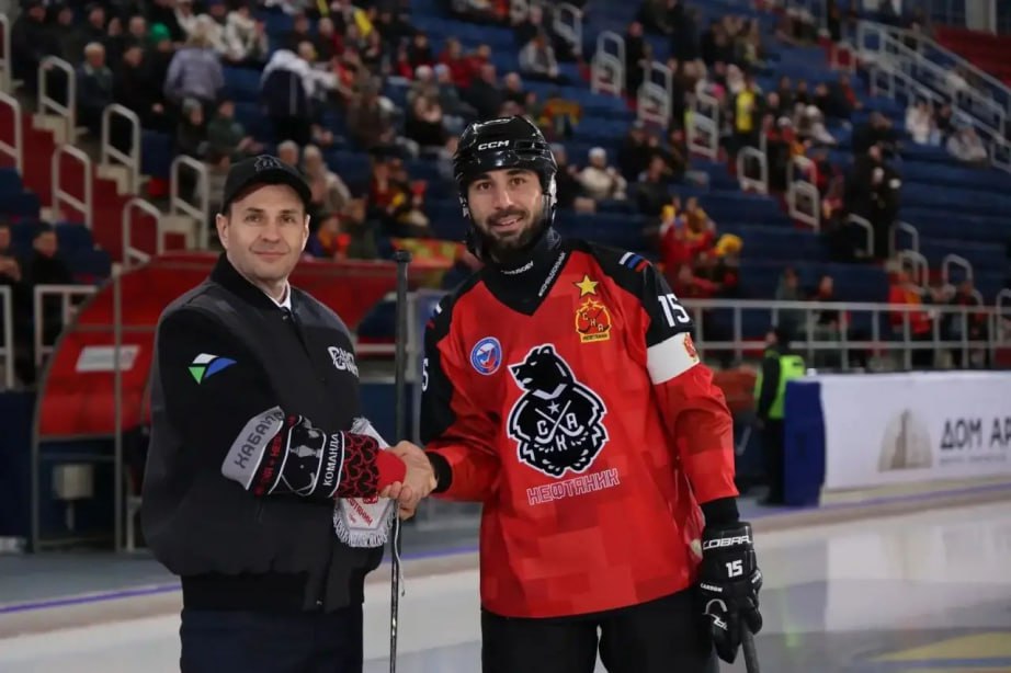 Хоккеисты «СКА-Нефтяника» открыли домашний сезон победой над абаканскими «Саянами» Хоккеисты «СКА-Нефтяника» открыли домашний сезон победой над абаканскими «Саянами»