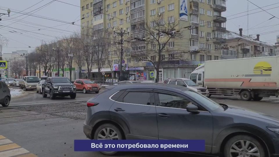 Сергей Кравчук: Сегодня по моему поручению проведено выездное совещание с участием профильных структур администрации города и подрядчика по поводу нарушения сроков работ по замене покрытия трамвайных путей на перекрестке...