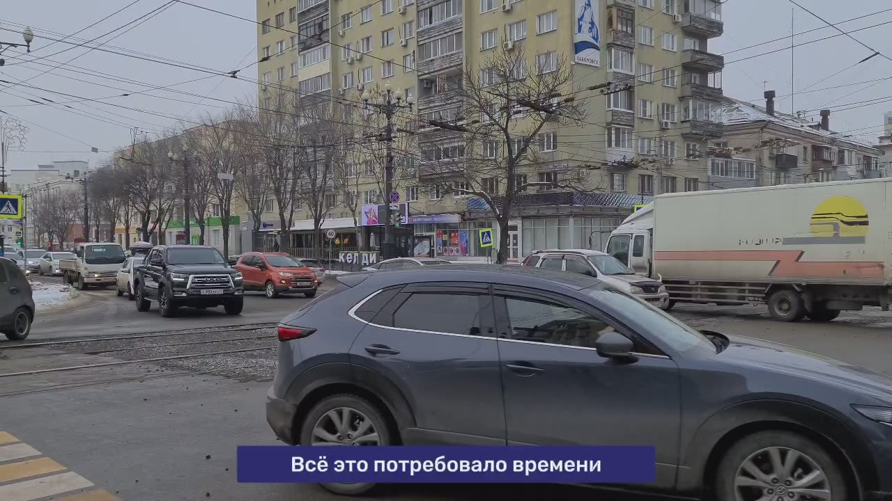 Сергей Кравчук: Сегодня по моему поручению проведено выездное совещание с участием профильных структур администрации города и подрядчика по поводу нарушения сроков работ по замене покрытия трамвайных путей на перекрестке...