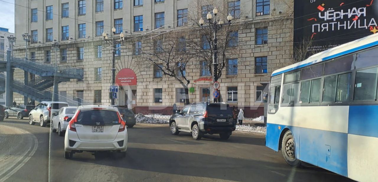 Дорожные работы на пересечении улиц Шеронова и Муравьева-Амурского обещают завершить к концу рабочей недели Дорожникам снова пришлось изменить график работ на перекрестке у площади Ленина в Хабаровске. Во время реконструкции... Дорожные работы на пересечении улиц Шеронова и Муравьева-Амурского обещают завершить к концу рабочей недели Дорожникам снова пришлось изменить график работ на перекрестке у площади Ленина в Хабаровске. Во время реконструкции...