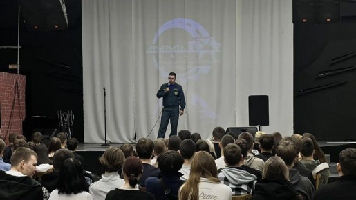 Госавтоинспекция Хабаровска провела для подростков нестандартное занятие: эмоциональный краш-курс