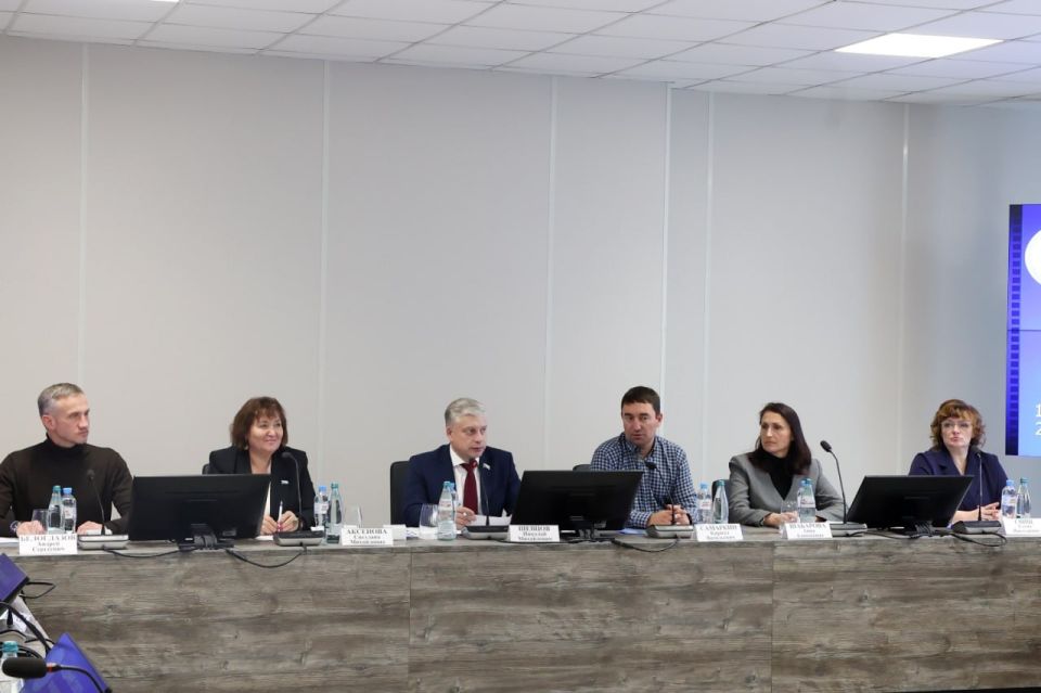 Развитие горнодобывающей промышленности обсудили депутаты Хабаровского края