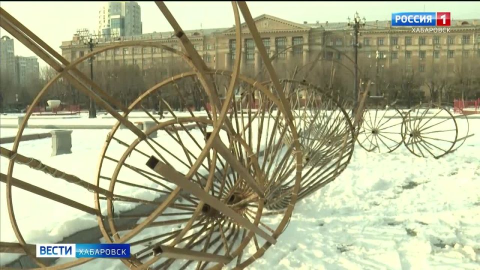 На главной площади края началась подготовка к новогодним праздникам