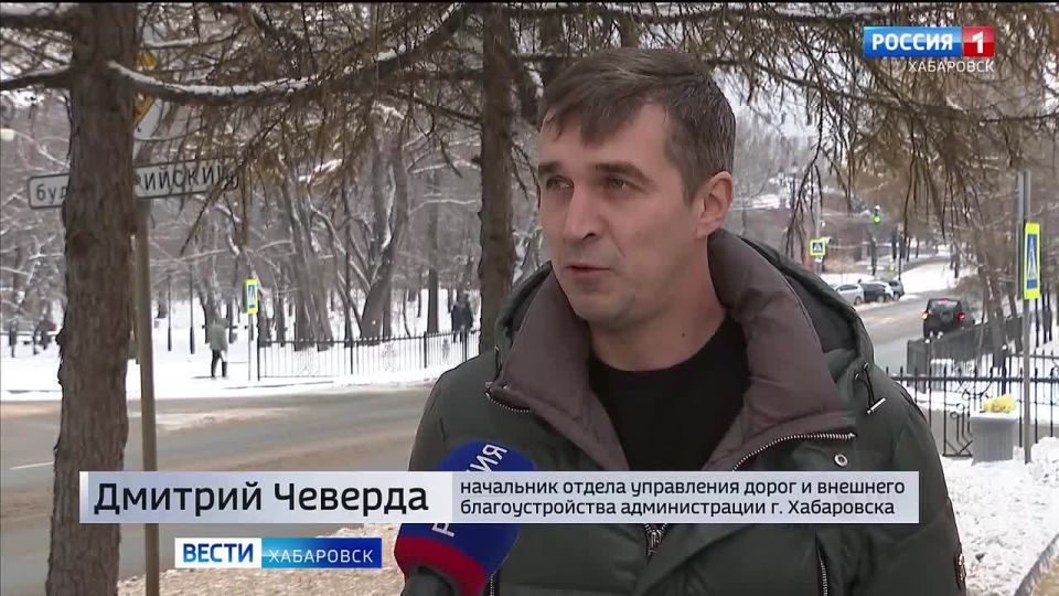 До конца года техника зайдёт на улицу Крещенская для устранения провала возле одного из домов