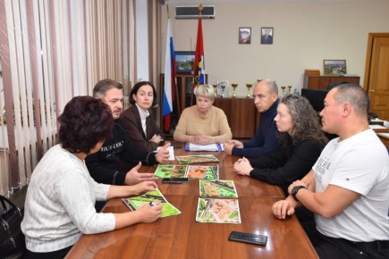 В Индустриальном районе Хабаровска состоялось заседание Общественного совета, на котором обсуждали значительное для жителей предложения о благоустройстве новой общественной территории