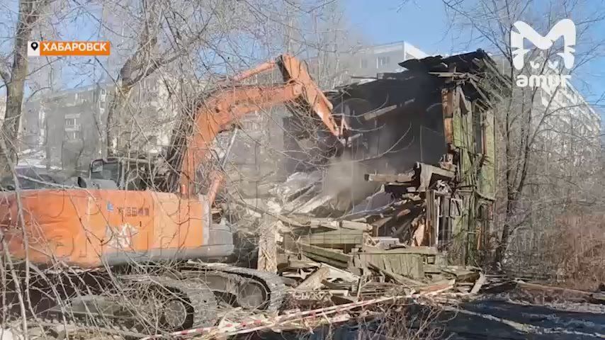 Двухэтажный барак, дважды горевший в октябре, снесли в Хабаровске
