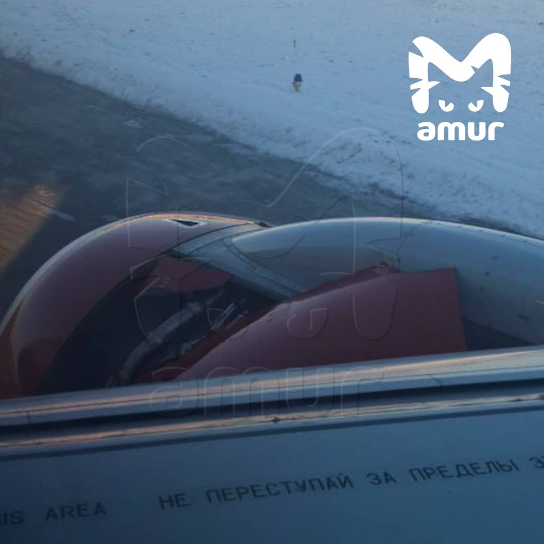 Самолёт аварийно приземлился в Хабаровске из-за оторвавшейся в воздухе обшивки