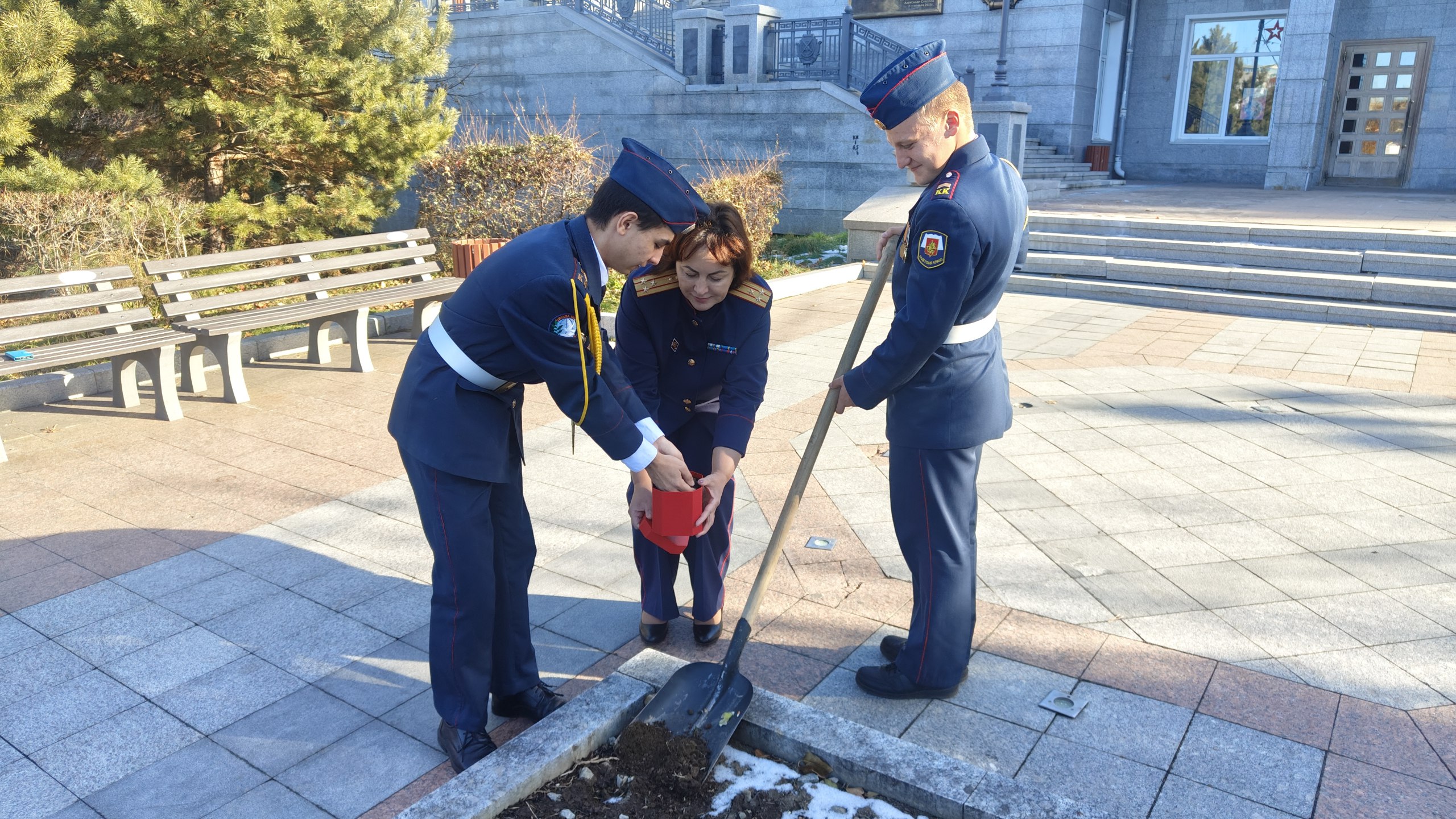 Сотрудники регионального следственного управления совместно с кадетами 38 школы города приняли участие в проекте «Патриоты Отечества» Сотрудники регионального следственного управления совместно с кадетами 38 школы города приняли участие в проекте «Патриоты Отечества»
