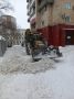 Коммунальщики ликвидируют последствия снегопада во дворах с самого утра
