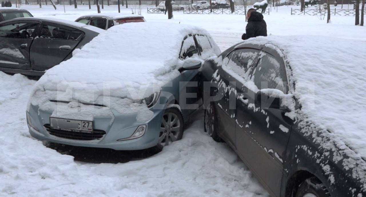 ДТП с участием пяти автомобилей произошло сегодня утром в Хабаровске Водитель на «Лэнд Крузере», двигаясь по улице Ворошилова, выехал на встречку, чтобы встать на парковку по левой стороне, но влетел в «Инсайт», а после его... ДТП с участием пяти автомобилей произошло сегодня утром в Хабаровске Водитель на «Лэнд Крузере», двигаясь по улице Ворошилова, выехал на встречку, чтобы встать на парковку по левой стороне, но влетел в «Инсайт», а после его...