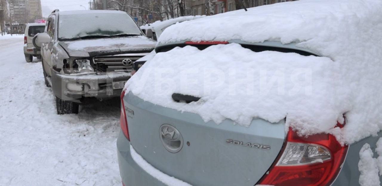 ДТП с участием пяти автомобилей произошло сегодня утром в Хабаровске Водитель на «Лэнд Крузере», двигаясь по улице Ворошилова, выехал на встречку, чтобы встать на парковку по левой стороне, но влетел в «Инсайт», а после его... ДТП с участием пяти автомобилей произошло сегодня утром в Хабаровске Водитель на «Лэнд Крузере», двигаясь по улице Ворошилова, выехал на встречку, чтобы встать на парковку по левой стороне, но влетел в «Инсайт», а после его...