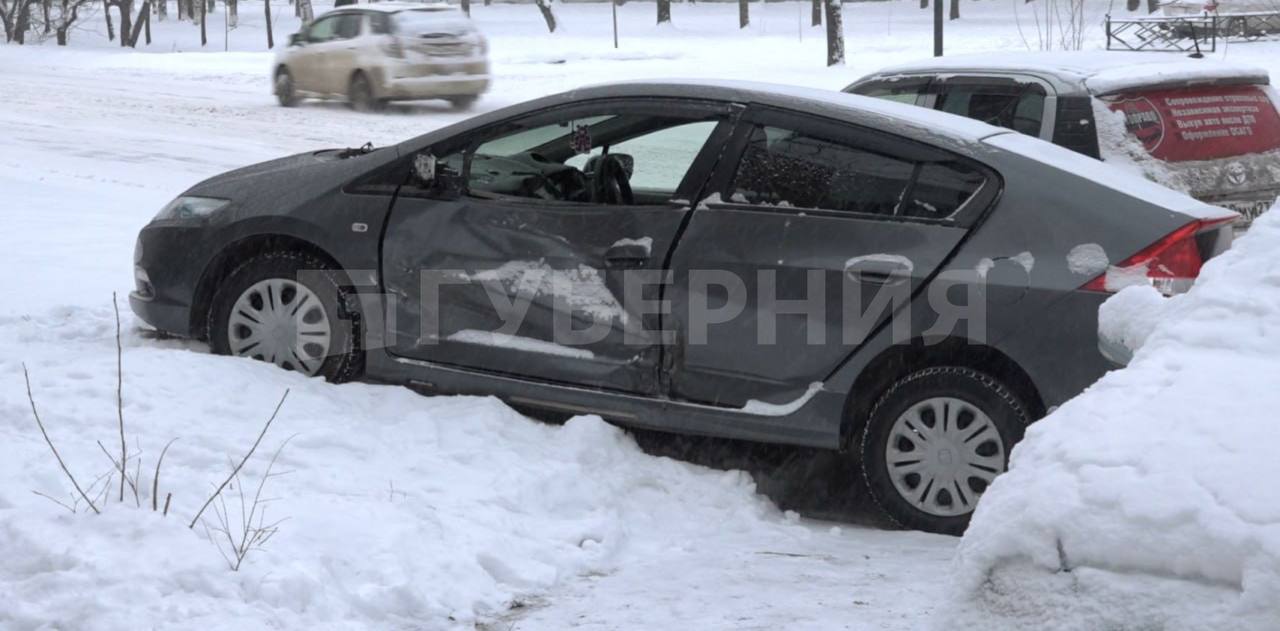 ДТП с участием пяти автомобилей произошло сегодня утром в Хабаровске Водитель на «Лэнд Крузере», двигаясь по улице Ворошилова, выехал на встречку, чтобы встать на парковку по левой стороне, но влетел в «Инсайт», а после его... ДТП с участием пяти автомобилей произошло сегодня утром в Хабаровске Водитель на «Лэнд Крузере», двигаясь по улице Ворошилова, выехал на встречку, чтобы встать на парковку по левой стороне, но влетел в «Инсайт», а после его...