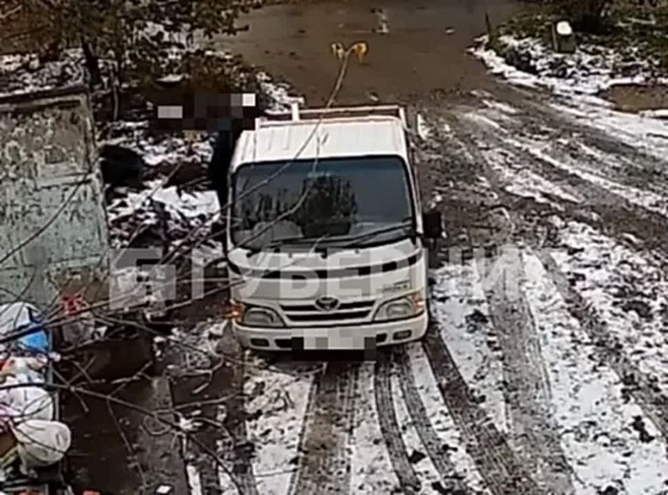 Неизвестный хабаровчанин продолжает складывать строительный мусор в районе ДОС