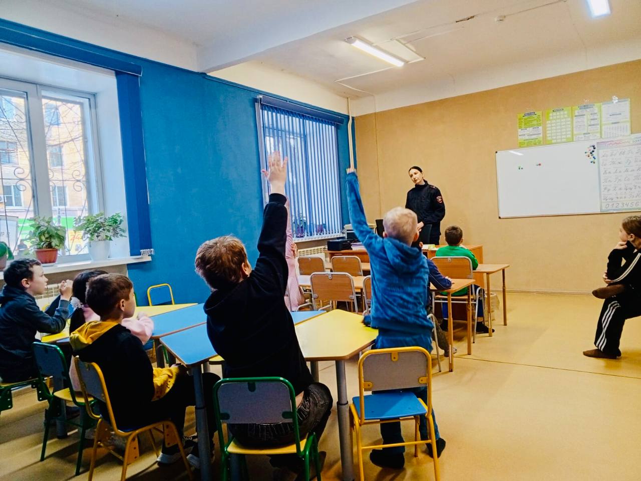 Сегодня в центре по работе с населением «Родник» прошло познавательное мероприятие для детей «Я-пешеход»