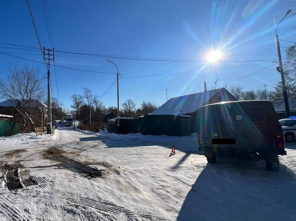 По предварительным данным сегодня в городе Хабаровске в 09 часов 45 минут на пересечении ул. Декабристов и ул. Деповская произошло столкновение транспортных средств «Toyota Prius» и «УАЗ»