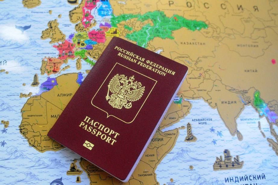 При планировании зарубежных поездок гражданам стоит учесть ряд нюансов, связанных с продолжительностью изготовления нового паспорта