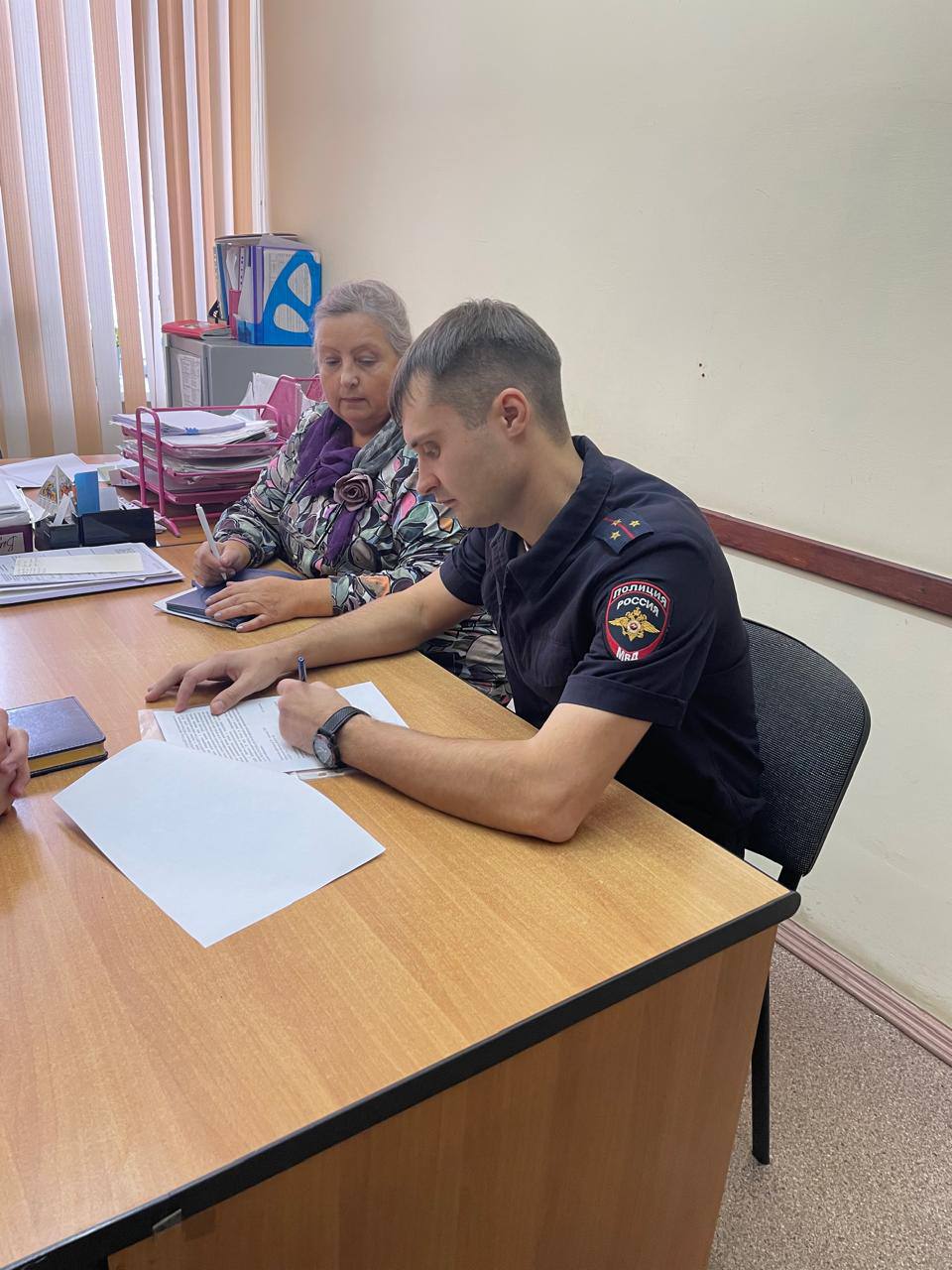 Транспортные полицейские Хабаровска и члены «Кибердружины» поговорили о безопасности в сети Транспортные полицейские Хабаровска и члены «Кибердружины» поговорили о безопасности в сети