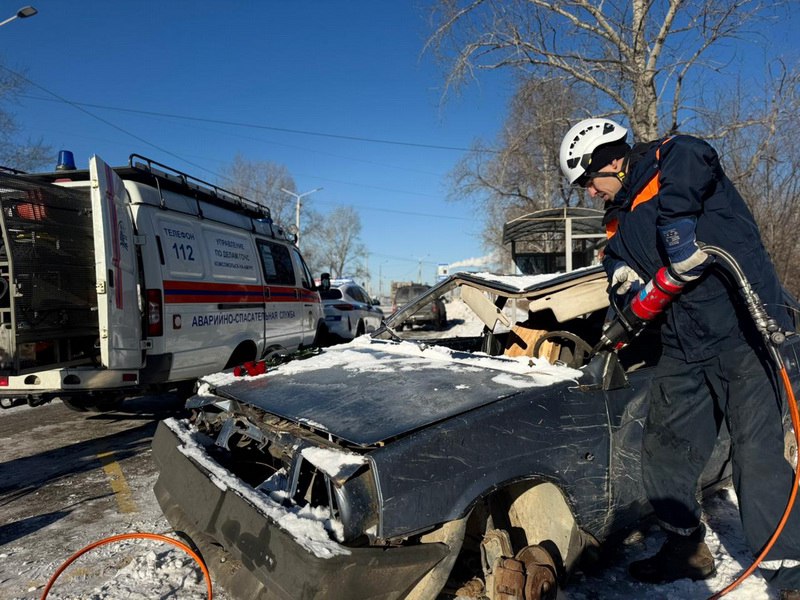 Информационно-пропагандистское мероприятие ко Всемирному дню памяти жертв дорожно-транспортных происшествий прошло в Комсомольске-на-Амуре Информационно-пропагандистское мероприятие ко Всемирному дню памяти жертв дорожно-транспортных происшествий прошло в Комсомольске-на-Амуре