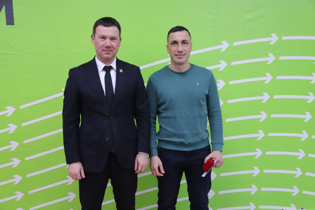 Знаки отличия комплекса ГТО вручил министр спорта Хабаровского края Знаки отличия комплекса ГТО вручил министр спорта Хабаровского края