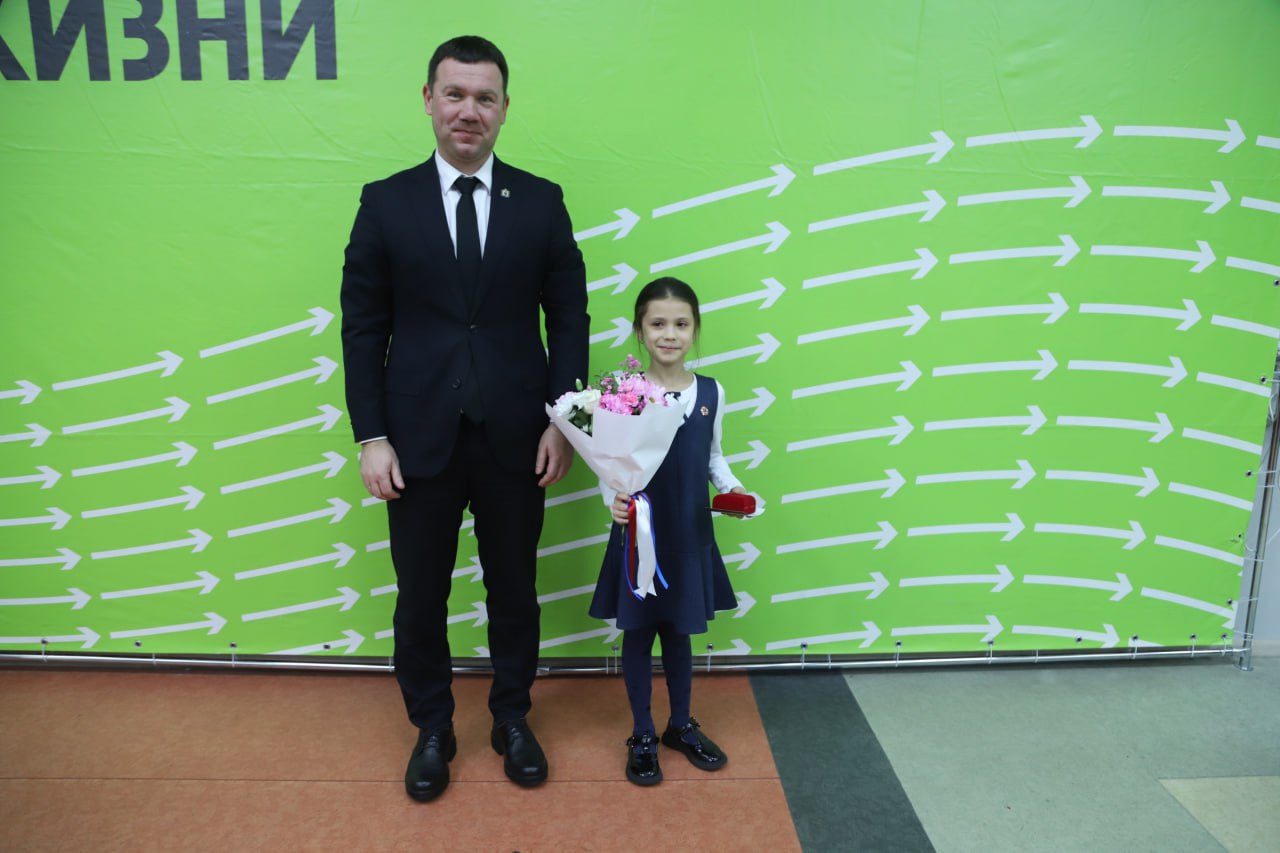 Знаки отличия комплекса ГТО вручил министр спорта Хабаровского края Знаки отличия комплекса ГТО вручил министр спорта Хабаровского края