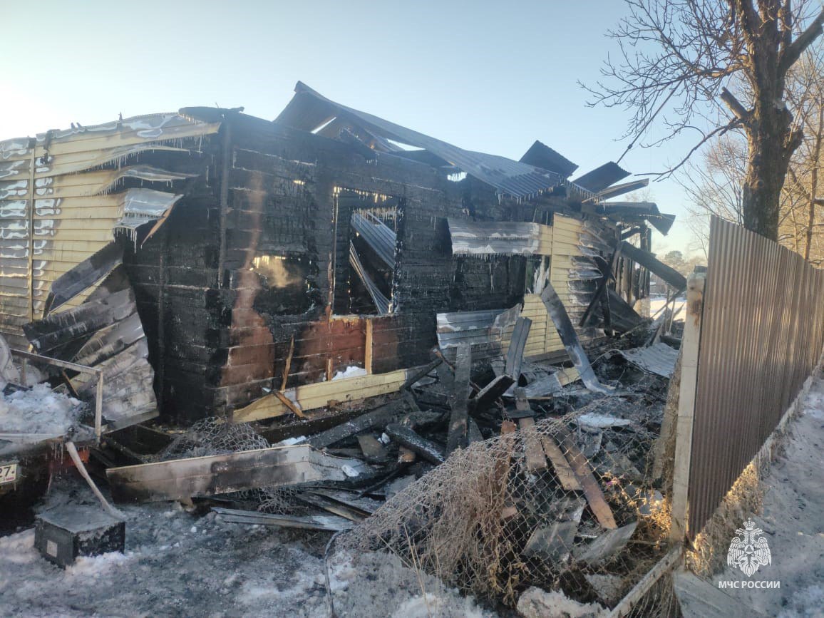 Житель поселка Хор пострадал при пожаре в частном доме Житель поселка Хор пострадал при пожаре в частном доме