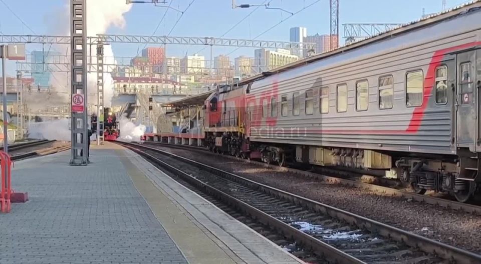 Поезд Деда Мороза уже во Владивостоке