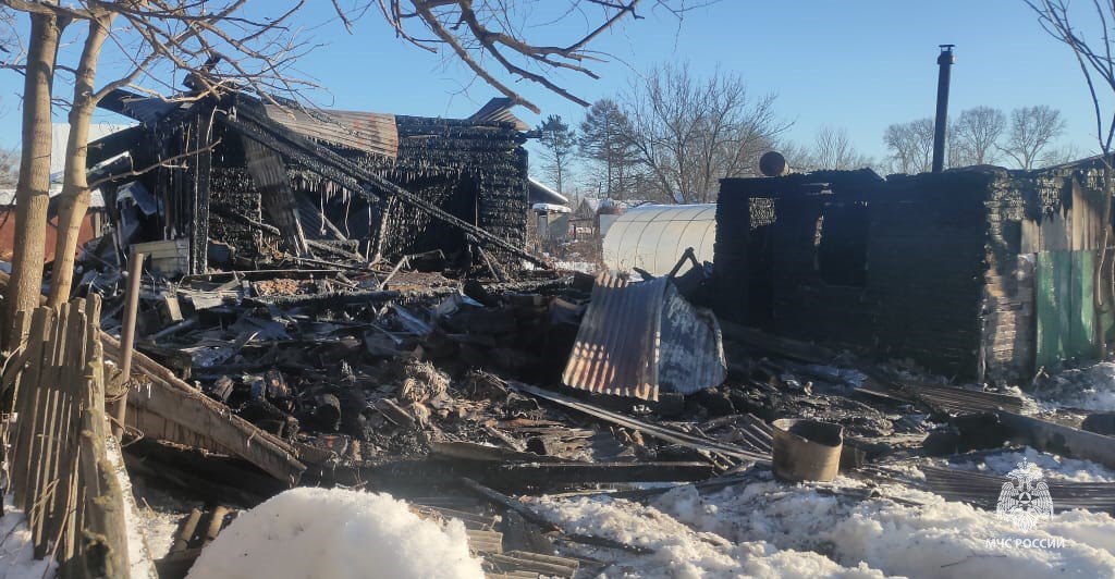 Житель поселка Хор пострадал при пожаре в частном доме