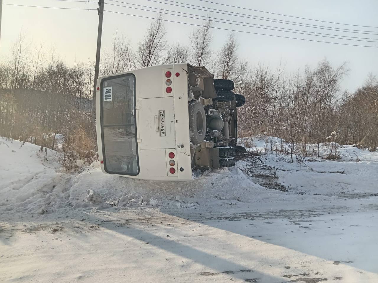 Автобус с людьми перевернулся в Николаевском районе