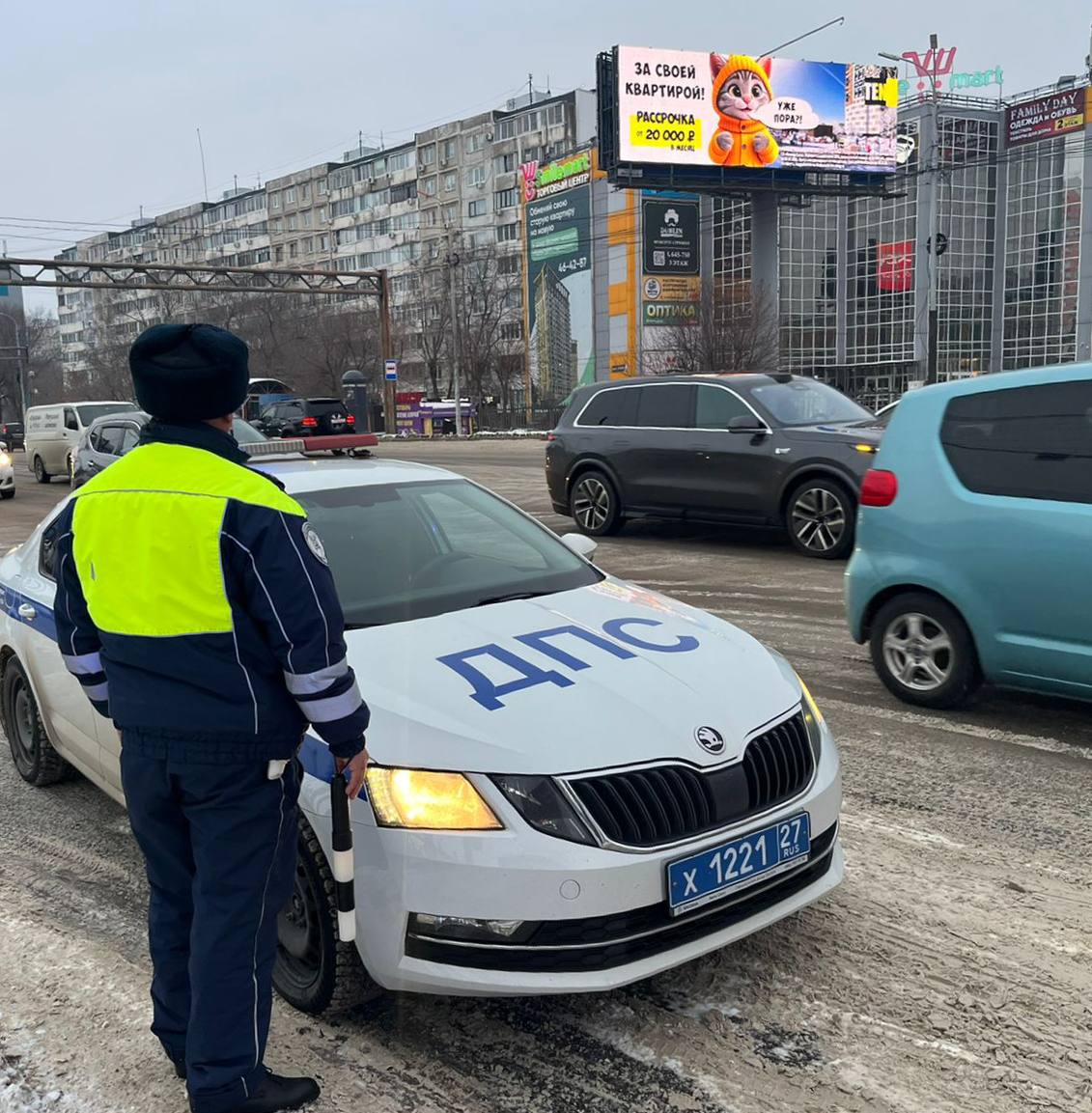 В связи с проводимыми работами по замене светофорных объектов на пересечении ул. П.Л. Морозова и ул. Вахова Госавтоинспекцией Хабаровска на данный участок дороги направлен экипаж ДПС для осуществления регулирования...