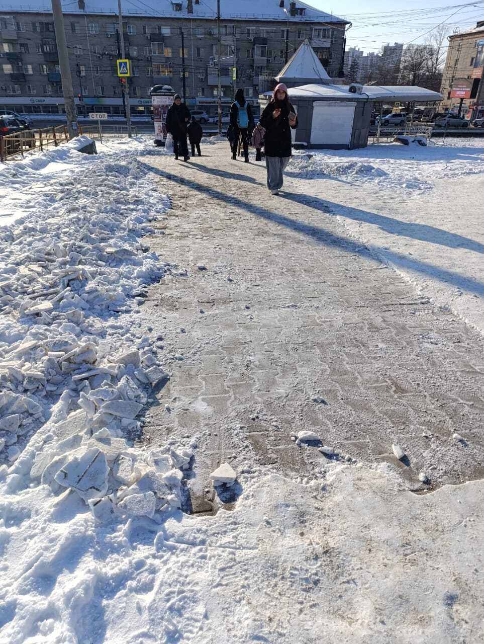 Силами комитета по управлению районом организованны работы по очистке пешеходных связей от снега в районе: Силами комитета по управлению районом организованны работы по очистке пешеходных связей от снега в районе: