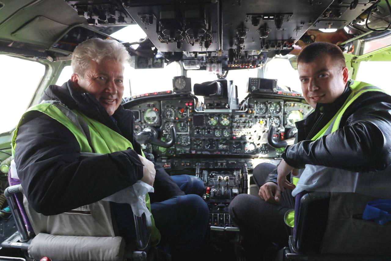 Уважаемые транспортники!. Сегодня — ваш день, день людей, благодаря которым движется весь Хабаровский край, тех, кто выводит на линию поезда и трамваи, поднимает в небо самолёты, ведёт корабли по рекам, обеспечивает движение...