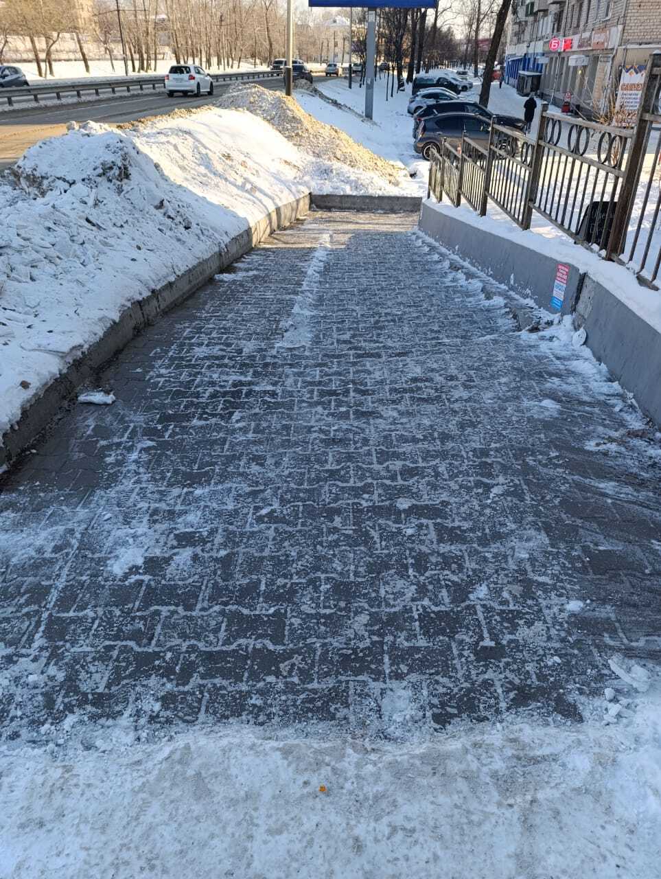 Силами комитета по управлению районом организованны работы по очистке пешеходных связей от снега в районе: Силами комитета по управлению районом организованны работы по очистке пешеходных связей от снега в районе: