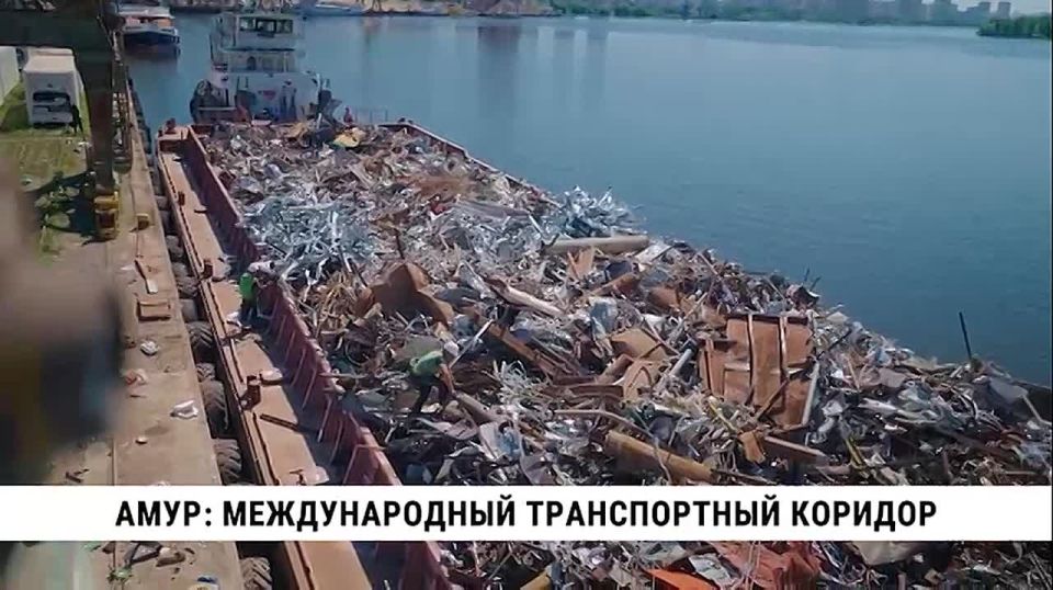 Состояние речного транспорта и его влияние на социально-экономическое развитие региона обсудили на совещании губернатор Хабаровского края и замначальника контрольного управления президента России