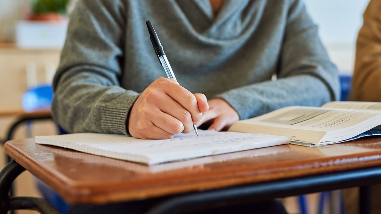 Не сдавшие ГИА девятиклассники смогут поступить в колледжи и получить профобразование