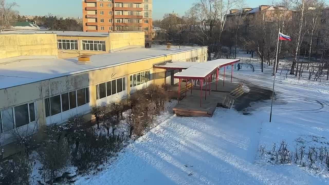 Двойной контроль. Депутат Хабаровской городской Думы Ирина Максимова совместно с депутатом краевой Думы Константином Юровым и представителями управления образования администрации города провели выездную проверку в школе №24