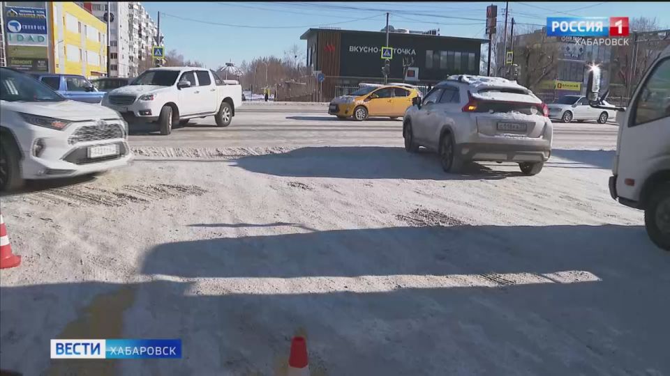 Новые светофоры устанавливают в Хабаровске сразу на нескольких перекрёстках