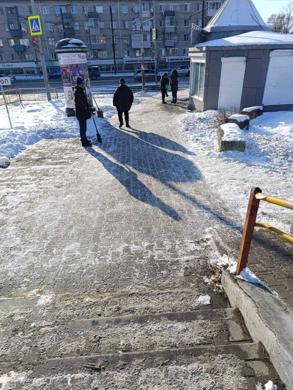 Силами комитета по управлению районом организованны работы по очистке пешеходных связей от снега в районе: Силами комитета по управлению районом организованны работы по очистке пешеходных связей от снега в районе: