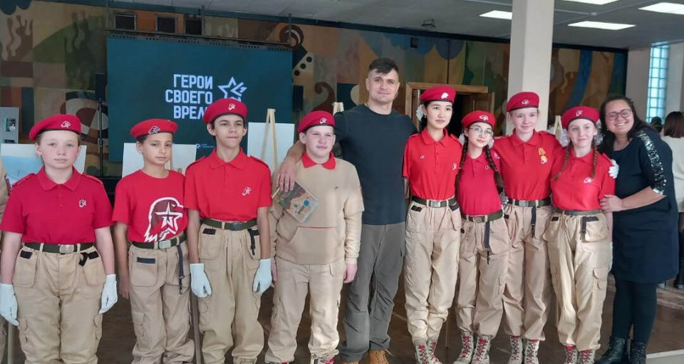 «Боевое братство не знает границ»: хабаровский ветеран СВО представил выставку в соседнем регионе