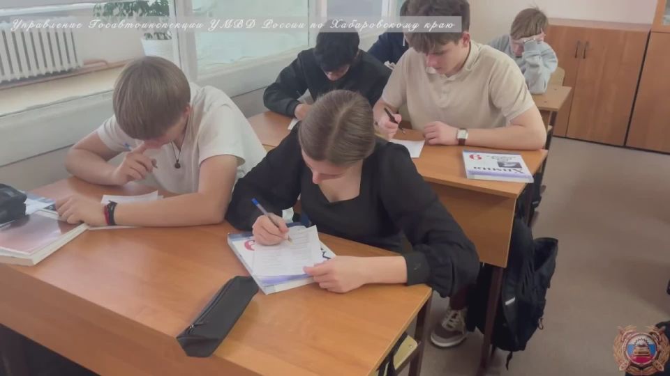 Правовая помощь и безопасность на дорогах: Госавтоинспекция края провела просветительские мероприятия для хабаровских школьников и студентов