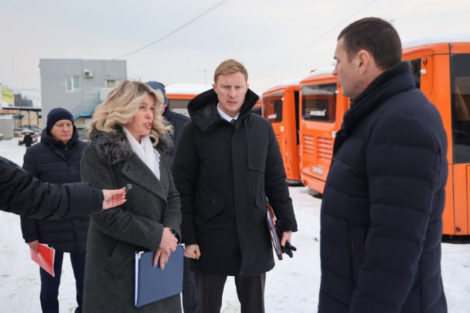 Дмитрий Демешин поручил задействовать простаивающие автобусы Дмитрий Демешин поручил задействовать простаивающие автобусы