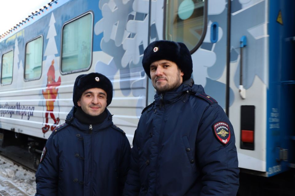 Праздничный поезд Деда Мороза прибыл в Хабаровск