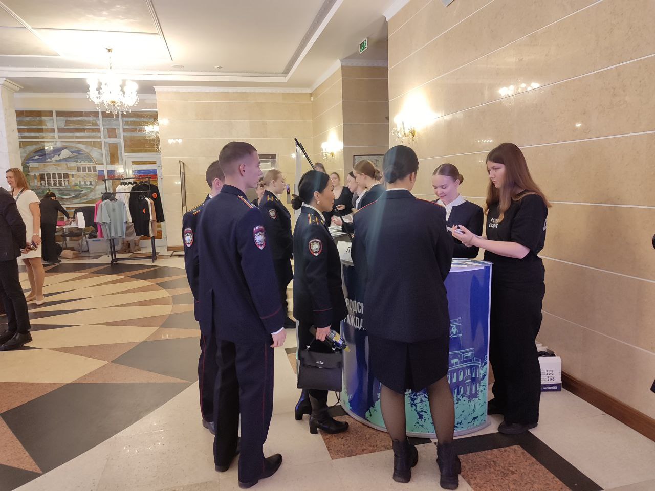 До официального открытия Городского гражданского форума осталось чуть меньше часа! До официального открытия Городского гражданского форума осталось чуть меньше часа!