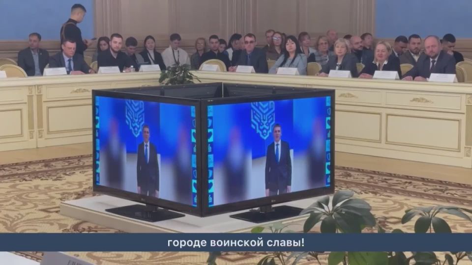 Мэр Хабаровска принял участие в открытом заседании Общественной палаты города, которое прошло в ходе Гражданского форума «Герои среди нас»